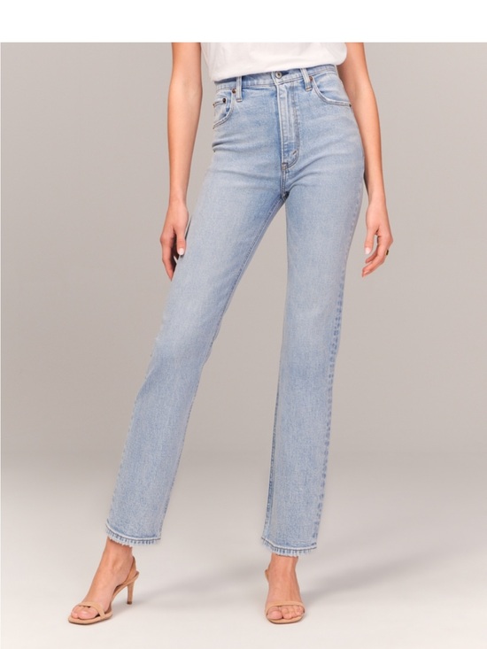 Abercrombie & Fitch Denim - Like New Abercrombie Ultra High Rise Light Wash Ankle Straight Jean Size 29